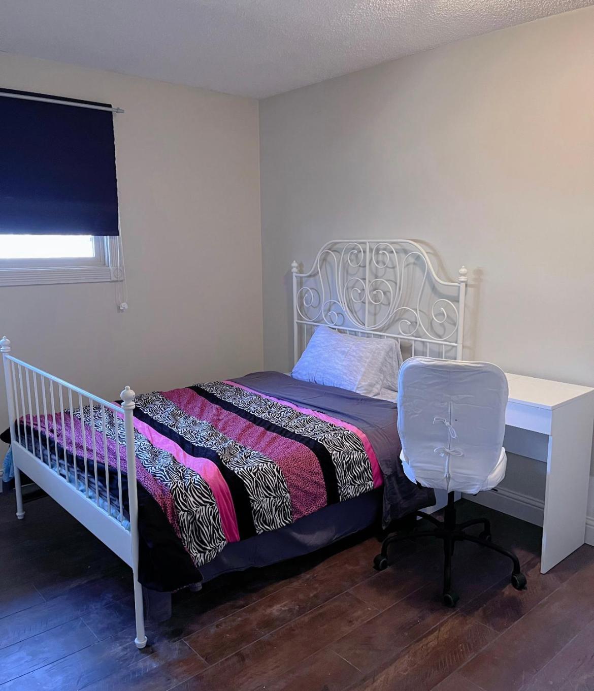 Calgary-Banff House Close Lrt&Dt&Free Parking Apartment Bagian luar foto