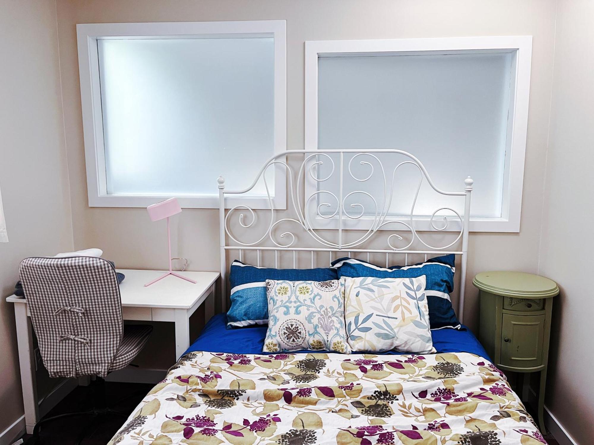 Calgary-Banff House Close Lrt&Dt&Free Parking Apartment Bagian luar foto