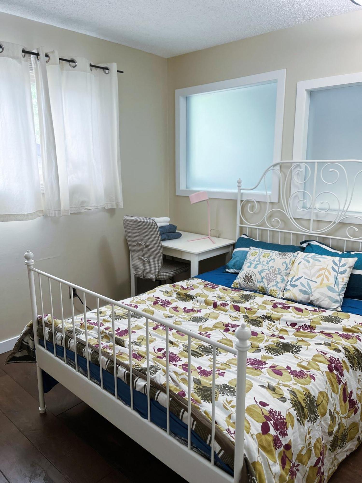 Calgary-Banff House Close Lrt&Dt&Free Parking Apartment Bagian luar foto