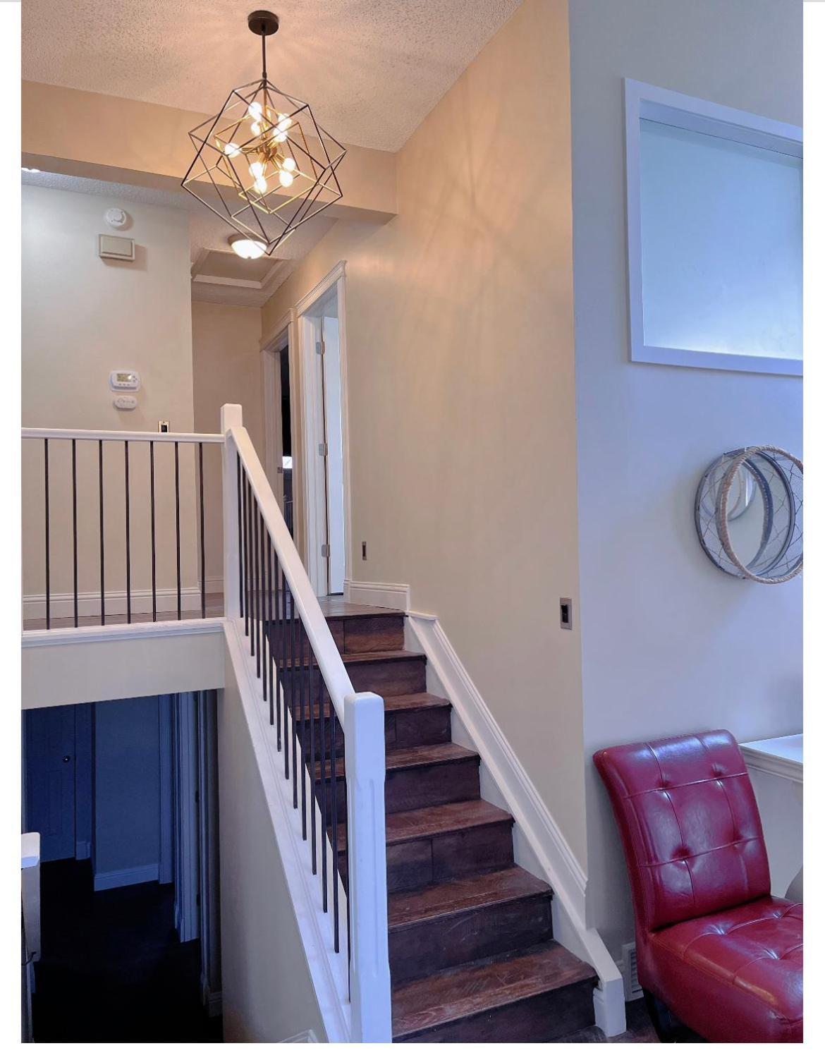 Calgary-Banff House Close Lrt&Dt&Free Parking Apartment Bagian luar foto