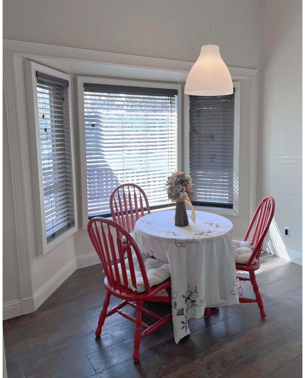Calgary-Banff House Close Lrt&Dt&Free Parking Apartment Bagian luar foto