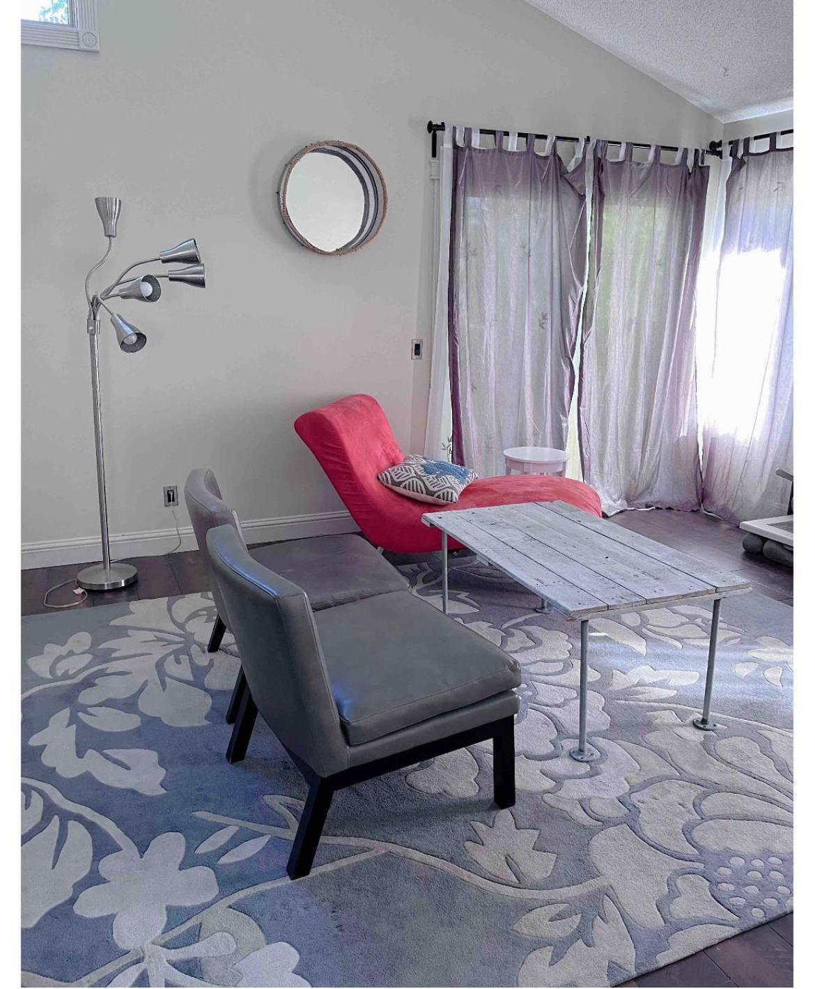 Calgary-Banff House Close Lrt&Dt&Free Parking Apartment Bagian luar foto