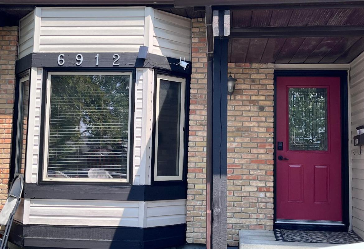 Calgary-Banff House Close Lrt&Dt&Free Parking Apartment Bagian luar foto