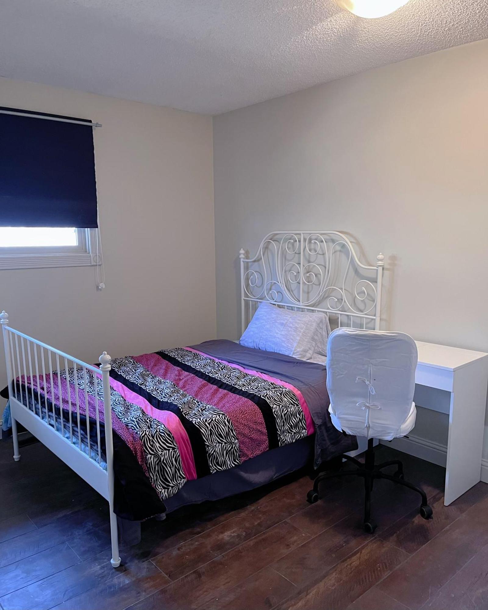 Calgary-Banff House Close Lrt&Dt&Free Parking Apartment Bagian luar foto