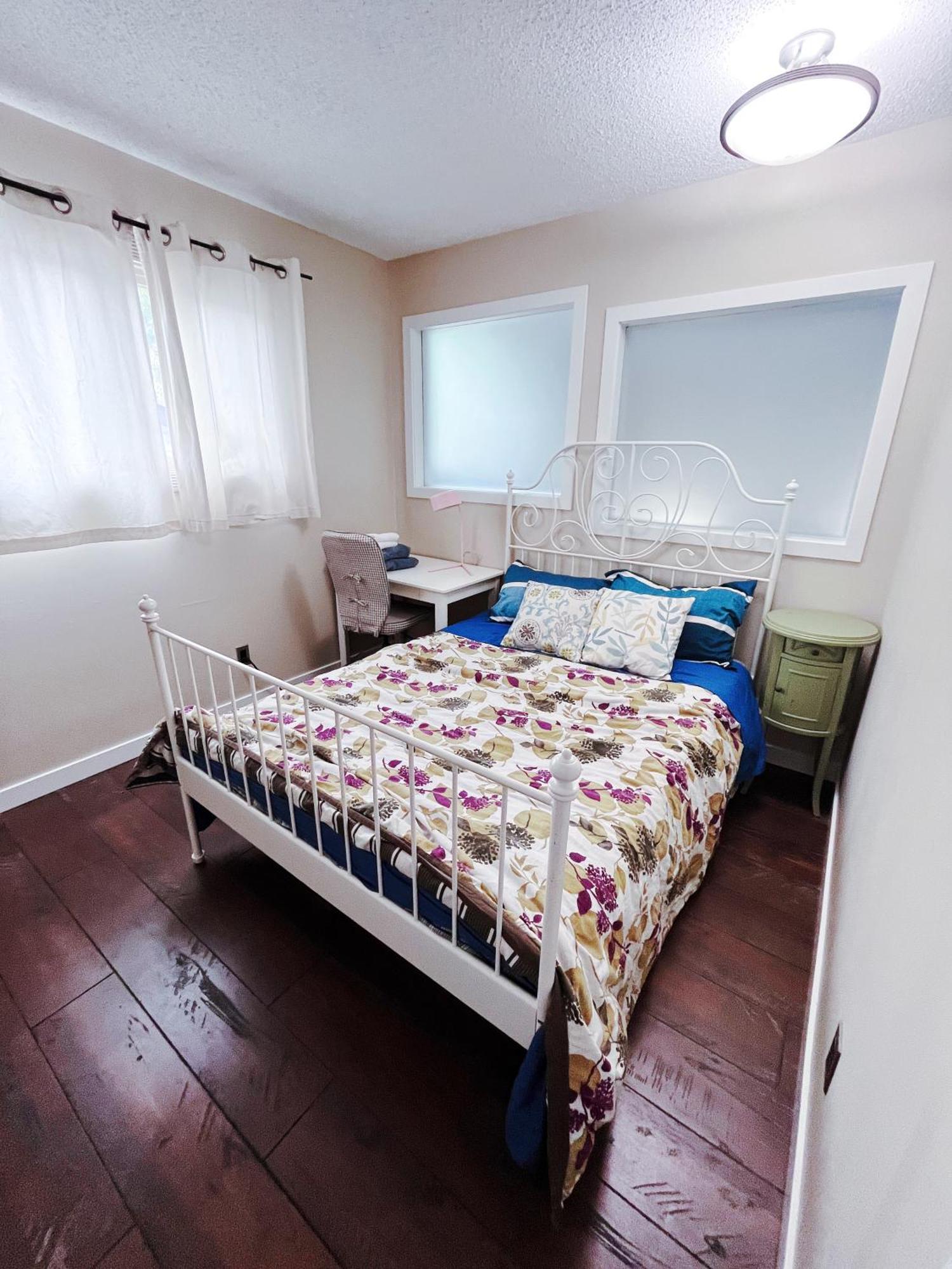Calgary-Banff House Close Lrt&Dt&Free Parking Apartment Bagian luar foto